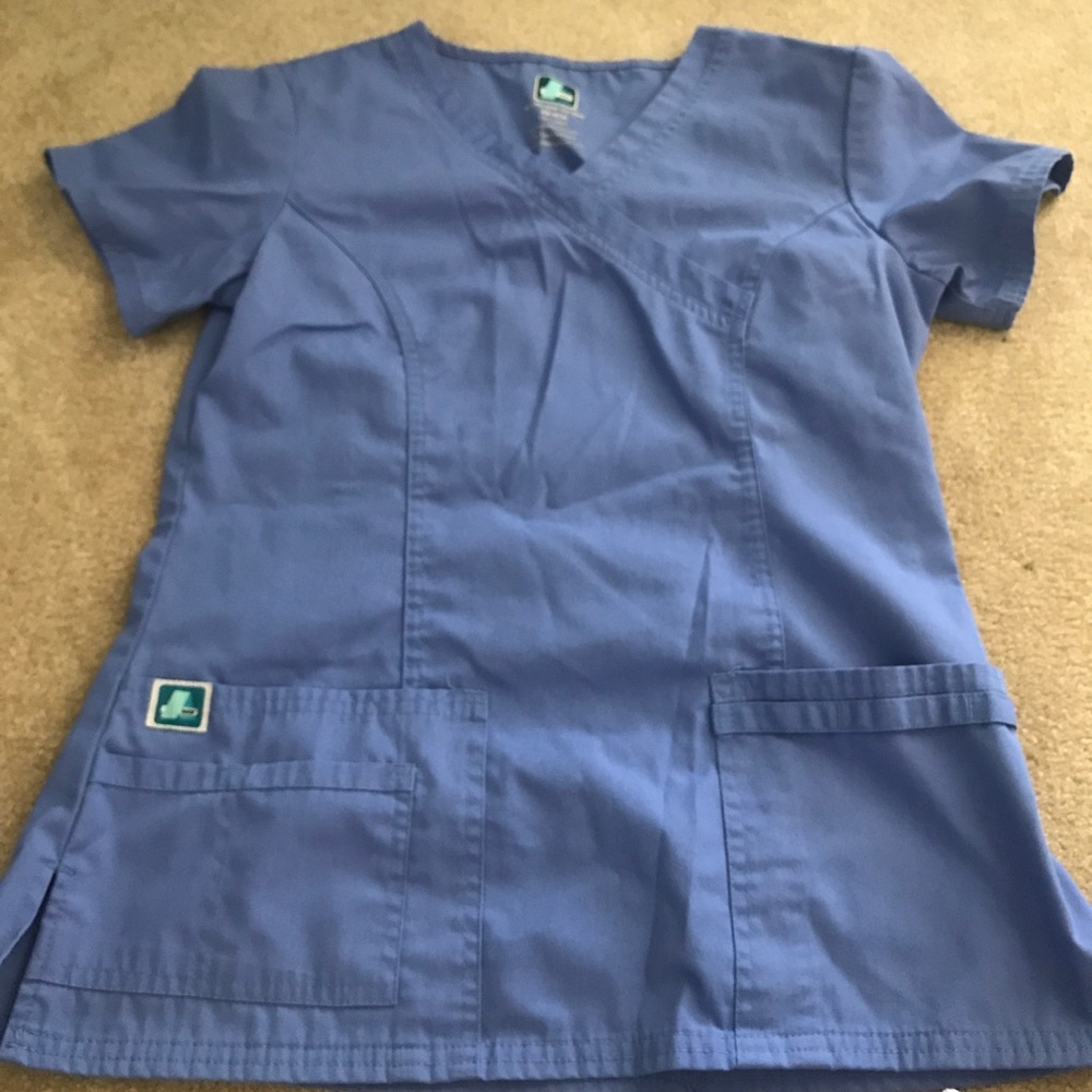 Scrub tops - Picture 2 of 3